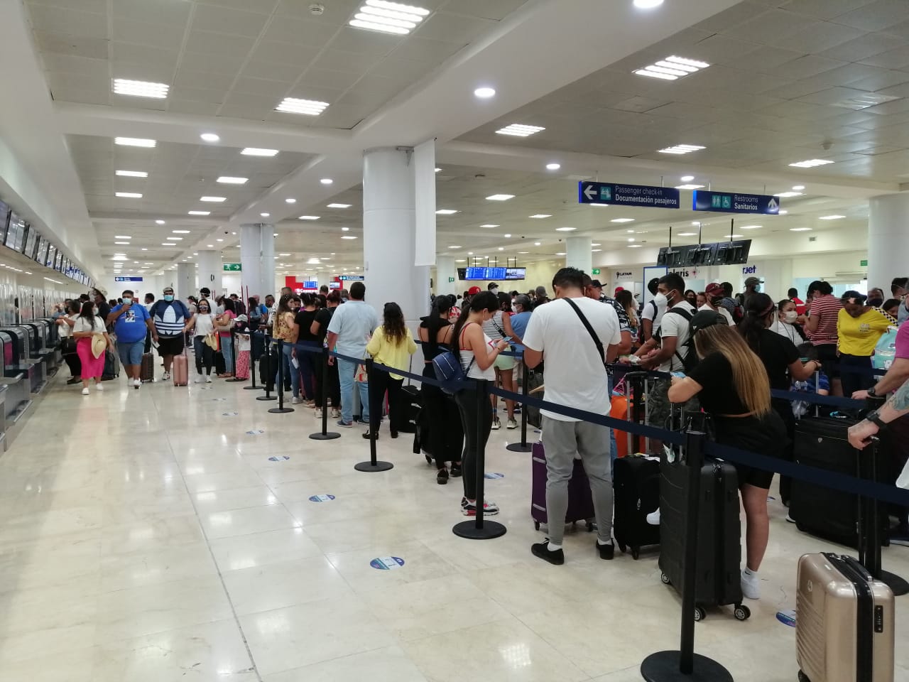 Jornada dominical en aeropuerto de Cancún con 280 vuelos programados