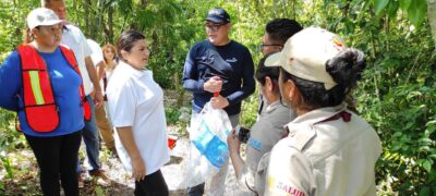 Presidenta Lourdes Latife en jornada de limpieza de cenotes