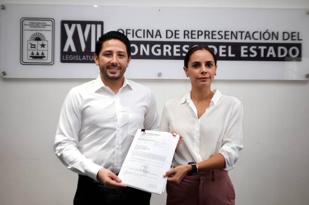 Entrega Ana Patricia Peralta paquete fiscal 2023 de BJ al congreso del estado