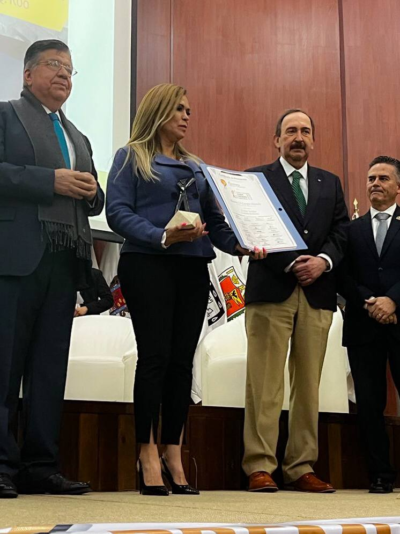 Lili Campos recibe Premio Nacional al Buen Gobierno Municipal