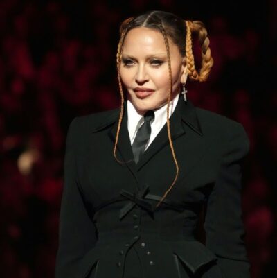 Alberto Pino-. En los Grammys  2023, Madonna causó controversia ya que de acuerdo a la vox populi 