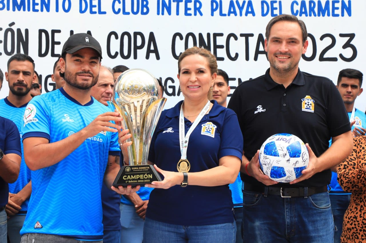 Lili Campos invita a tomarte la foto con la “Copa Conecta”