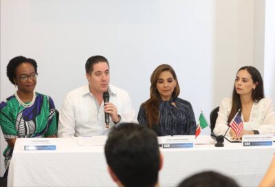 Ana Patricia Peralta Unidos-México 200 años de relaciones bilaterales TURISTAS ENTRE CANCÚN