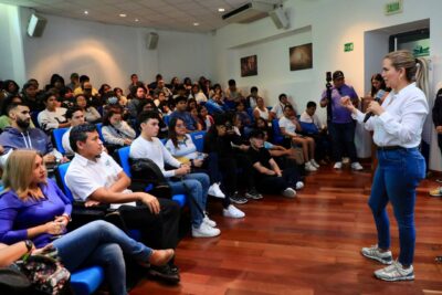 el gobierno municipal de Solidaridad que encabeza Lili Campos realizó el "Foro Emprendimiento Juvenil" en las instalaciones de la UQROO...