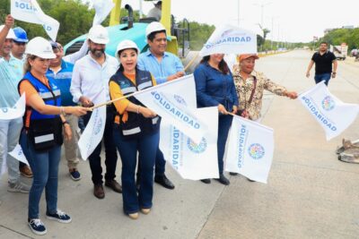 Lili Campos dio el banderazo de la repavimentación del tramo 115 entre Paseo Central y Av Constituyentes, en Solidaridad, Playa del Carmen