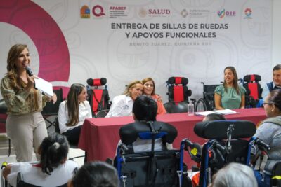 Mara Lezama entrega sillas de ruedas y apoyos funcionales