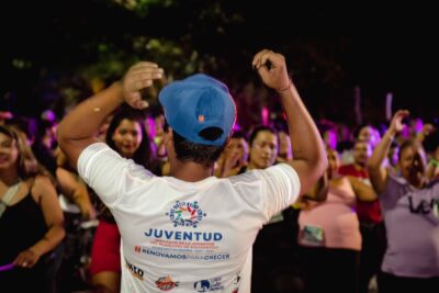 Playa del Carmen, Solidaridad.- Con la participación de más de 500 personas se llevó a cabo la carrera Injuve Neón 5K que Lili Campos