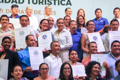 La presidenta de Solidaridad Lili Campos destacó la importancia de la profesionalización de prestadores de servicios en Playa del Carmen...