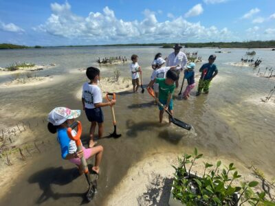 primera generación de niñas y niños restauradores de arrecifes y manglares