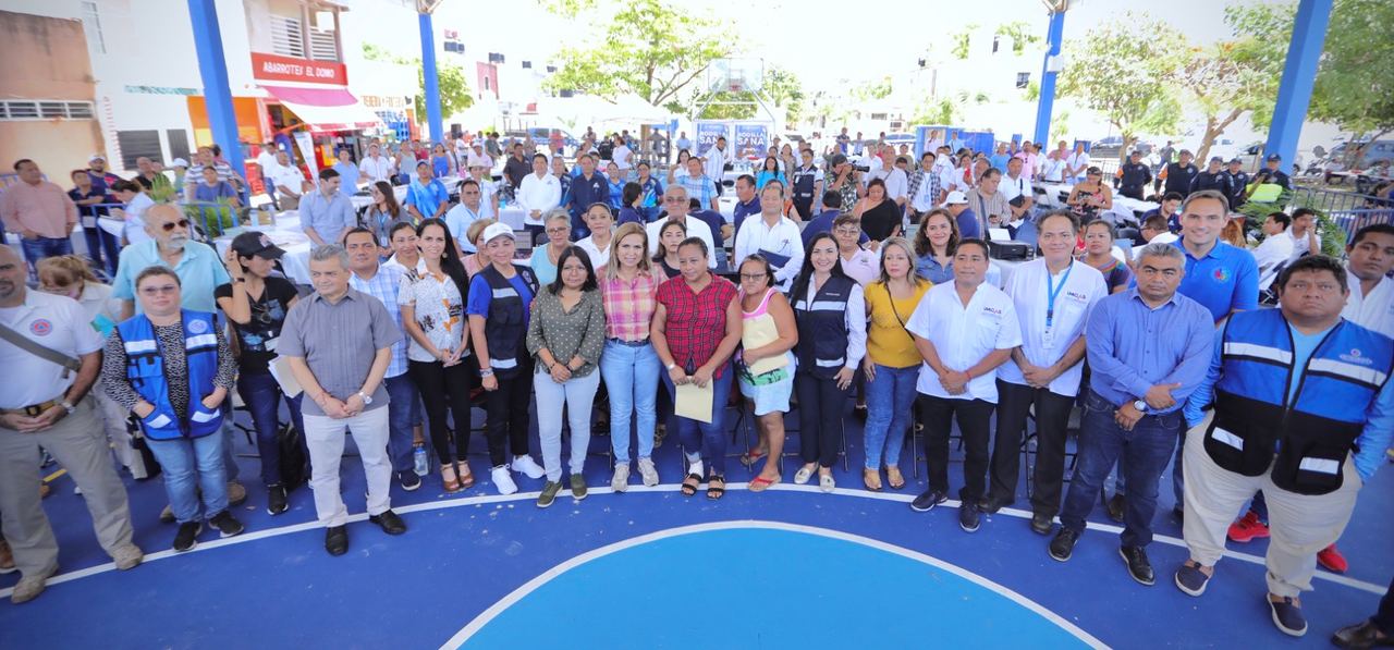 el programa municipal “Estoy Contigo”, en su 11ava edición, encabezado por Lili Campos, se trasladó al domo del fraccionamiento Mundo Hábitat