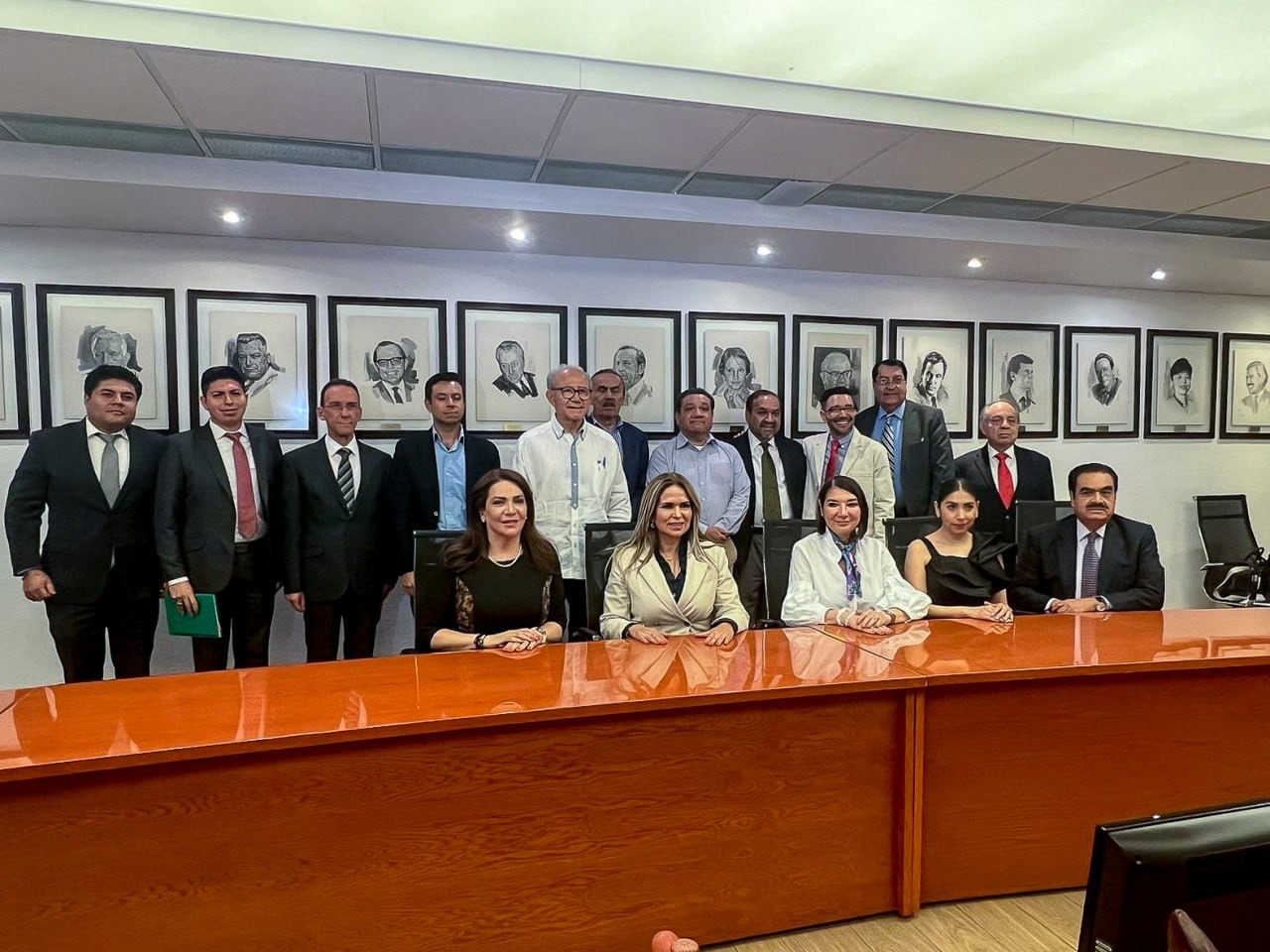 Humberto Hernández Haddad, tomó protesta a Lili Campos como presidenta de la nueva Mesa Directiva de la ANAMTUR 2023- 2024