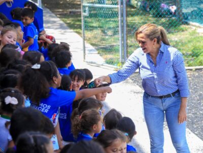 Las niñas, niños y jóvenes que participan en el curso de verano Baaxlo’ob Paalalo’ob recibieron una visita especial, Lili Campos llegó