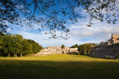 La Ruta Puuc, es una zona que guarda maravillas de la cultura maya, los vestigios localizados en esta zona de la Península de Yucatán
