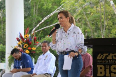 La presidenta de Solidaridad Lili Campos dio la bienvenida en el inicio de clases a estudiantes de la Universidad Tecnológica Riviera Maya