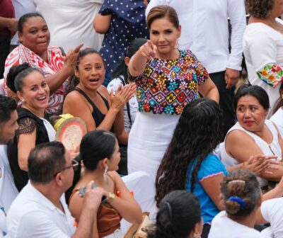La Gobernadora de Quintana Roo, Mara Lezama, da prioridad al pueblo. Puntual en su llegada, inicio del informe de Gobierno