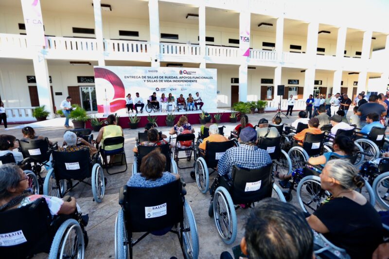 Mara Lezama entrega sillas de ruedas y apoyos funcionales