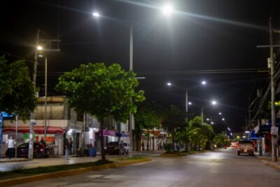Porque queremos que Solidaridad sea la primera Ciudad Inteligente de Quintana Roo se reforzó la iluminación en las zonas de circulación