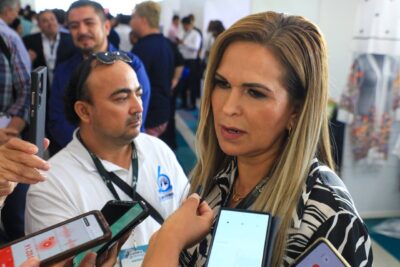 ili Campos, fue invitada de honor en la inauguración de la XIX Cumbre Mundial de Comunicación Política que se realiza en Cancún