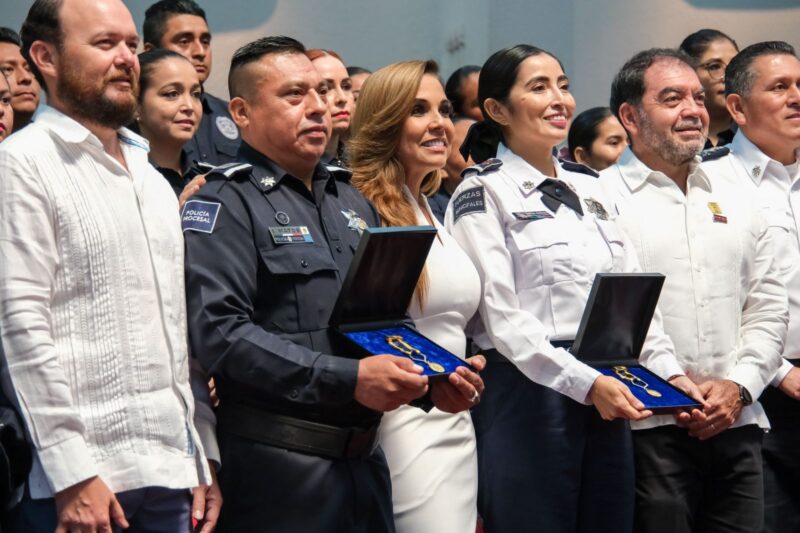 Entregan Medalla al Mérito Policial Quintana Roo 2023