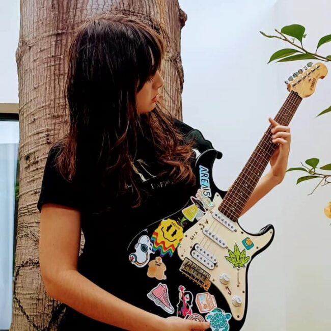 Quiero presentar a la Cantante y Guitarrista Kiara, quien nos habla de su carrera musical, y su reciente material Blue Butterfly.