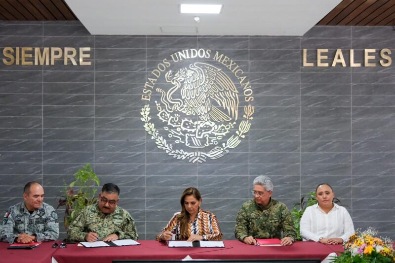 La gobernadora de Quintana Roo firma convenio con SEDENA