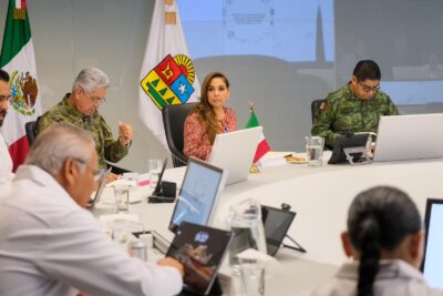 Reunión de seguridad en el C5 de Cancún