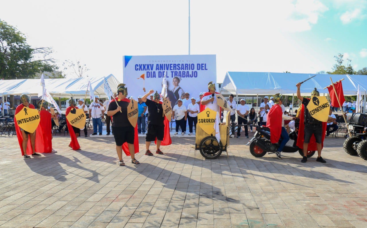 Desfile del Día del Trabajo en Solidaridad.