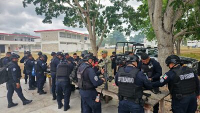 Policías de Solidaridad toman curso de manejo de armamento en Solidaridad por parte de SEDENA