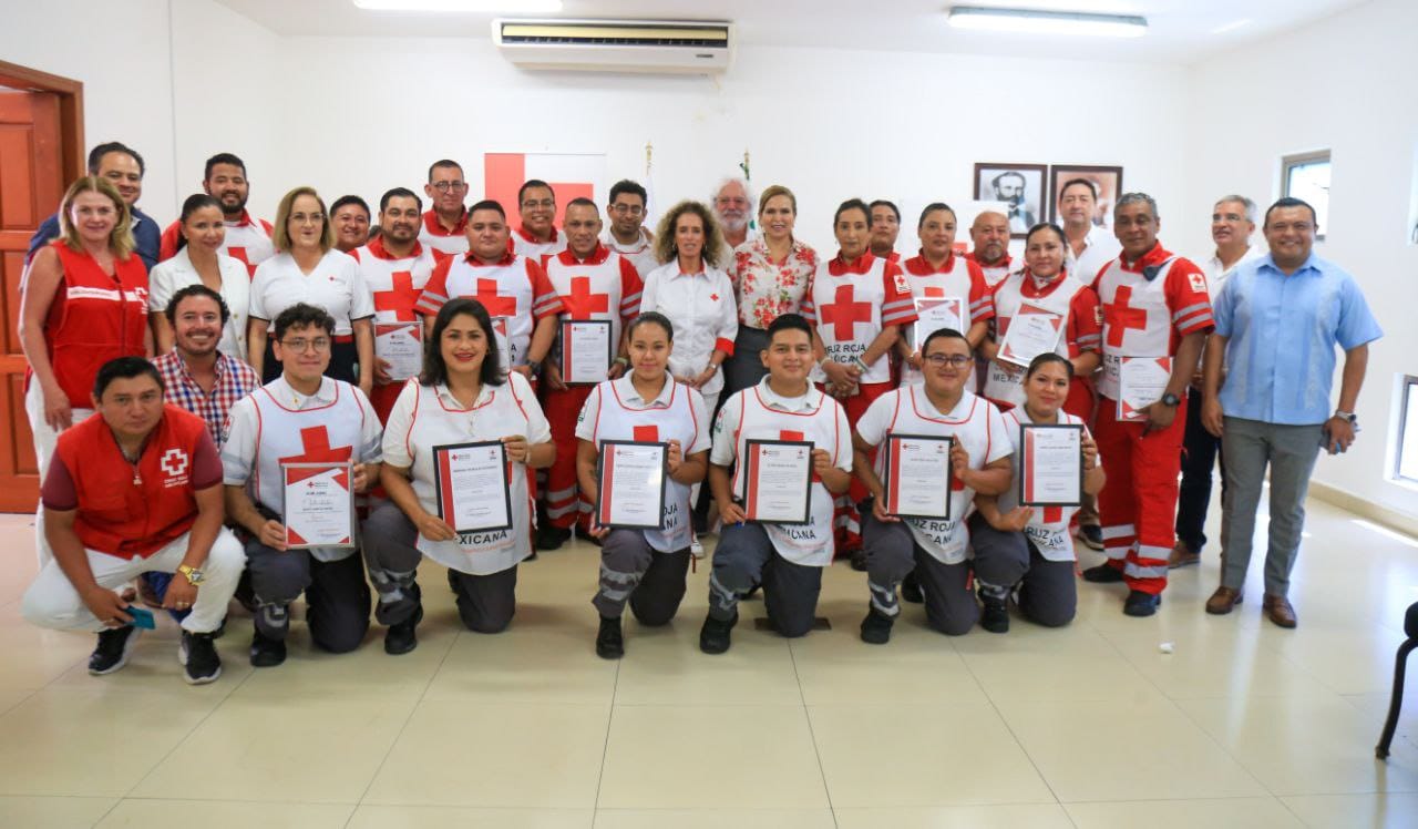 Lili Campos cumple a la Cruz Roja, en beneficio de los solidarenses