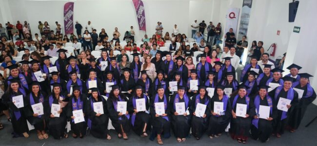 primera generación de graduadas de Prepa “Mujer Es Poder”