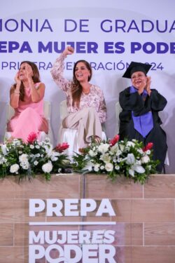 primera generación de graduadas de Prepa “Mujer Es Poder”