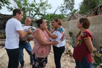 La gobernadora de Quintana Roo entrega apoyo alimentario en Tulum
