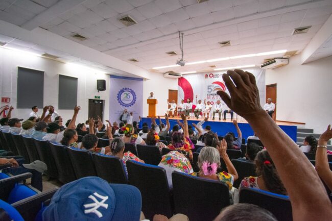 mesas de trabajo en el 5° Congreso Maya del INMAYA