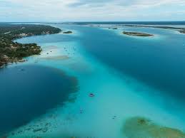 origen de la Laguna de Bacalar, importancia de este cuerpo de agua, destinos de Quintana Roo