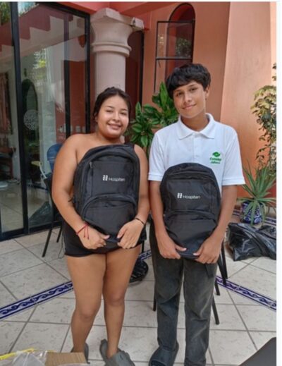 Chicos recibiendo apoyo, alianza por la salud y la comunidad