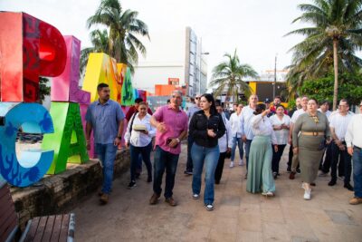 El empresariado en el recorrido junto a Estefanía Mercado en Solidaridad 