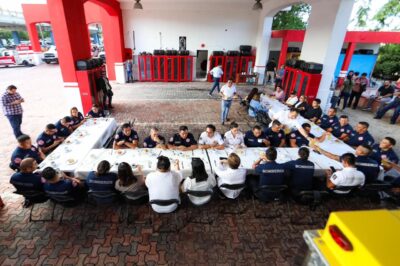 están para atender, darles equipo y herramientas 