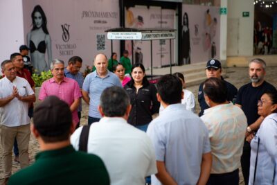 Los comerciantes platicando en la quinta 