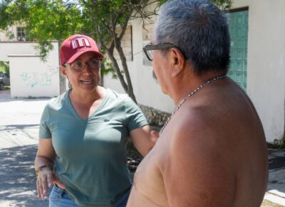 La presidenta municipal y su gabinete trabajando 