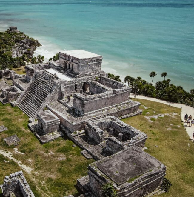 Los asentamientos prehispánicos mayas, que una vez fueron centros de comercio, poder y religión, hoy en día son algunos de los sitios...