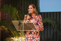 Ritz Carlton anuncia inversión de 400 MDD en Cancún; gobernadora de Quintana Roo, Mara Lezama