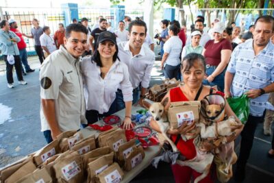 Entregando beneficios a los animalitos 