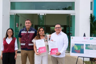 Mara Lezama entrega títulos de propiedad a la Universidad Tecnológica de Chetumal (UTCH), beneficiando a más de 542 estudiantes actualmente matriculados, fortaleciendo la educación