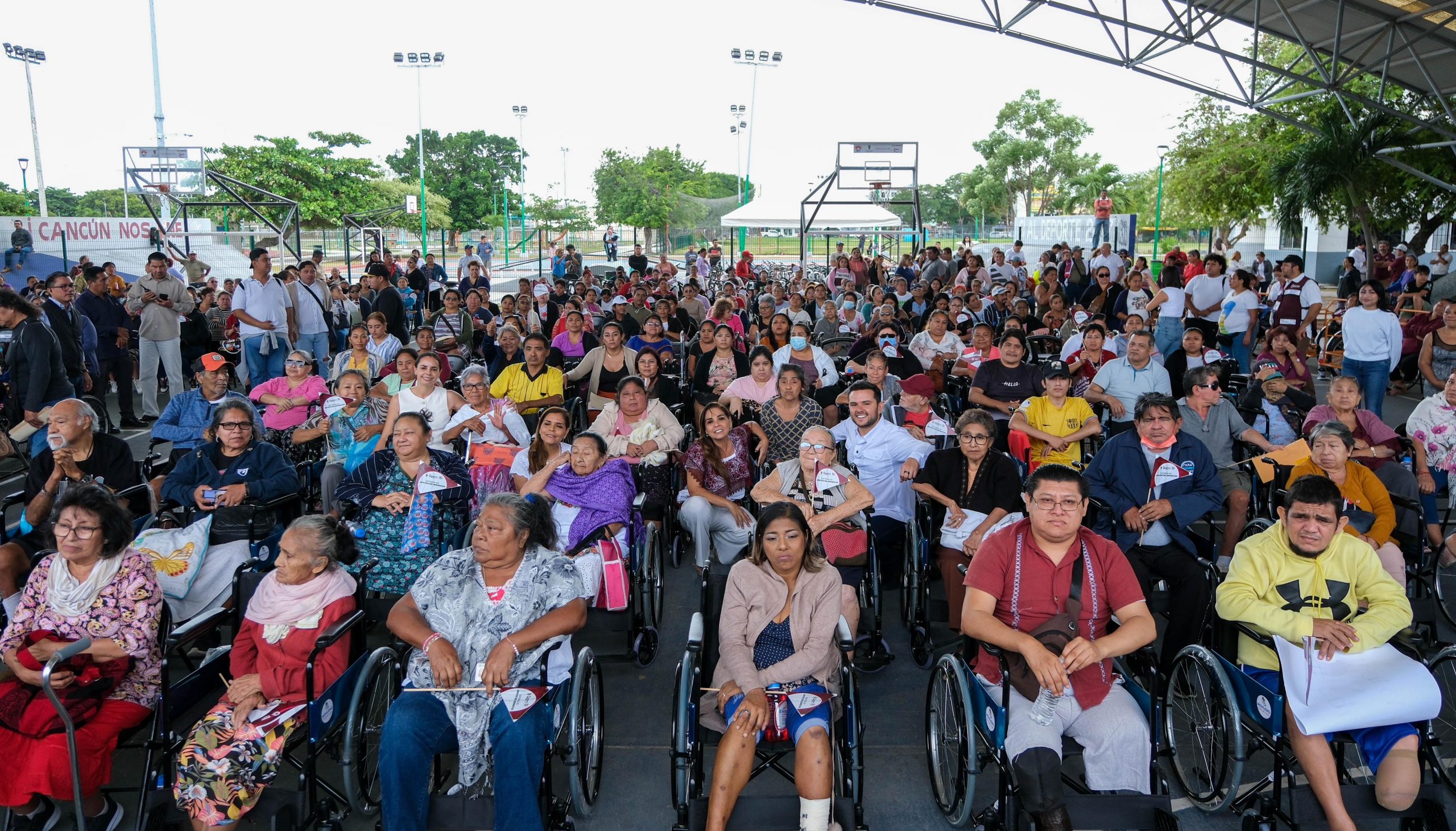 Mara Lezama mejora vidas al entregar apoyos sociales Mara Lezama mejora vidas al entregar apoyos sociales