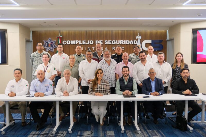 Revisan avances en atención a turistas en el aeropuerto