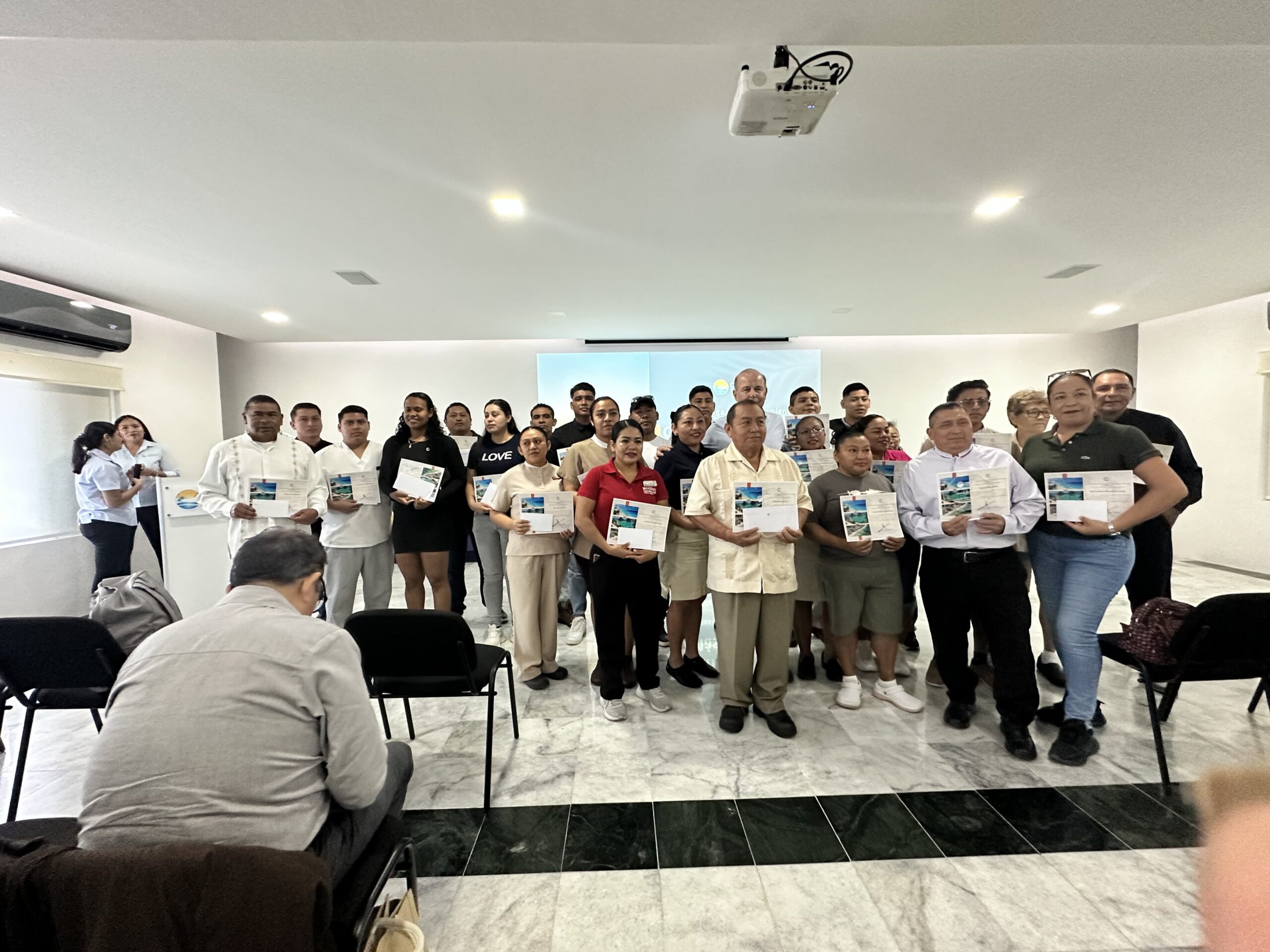 (AHCPM&IM) Hoteles de Cancún ,reconoce a colaboradores destacados en la 12.ª entrega de reconocimientos a los colaboradores del sector hotelero