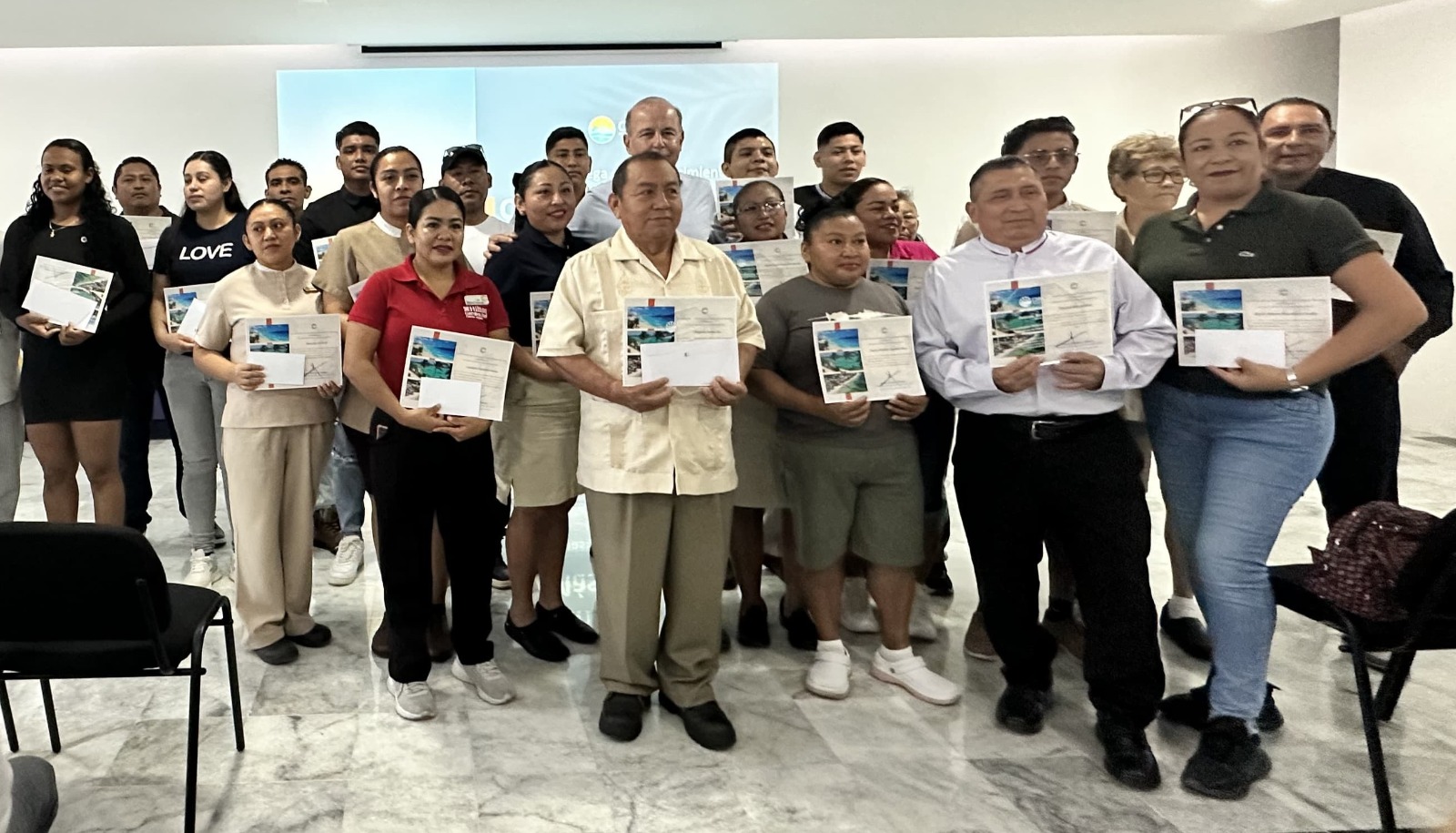 AHCPM&IM RECONOCE A COLABORADORES DESTACADOS