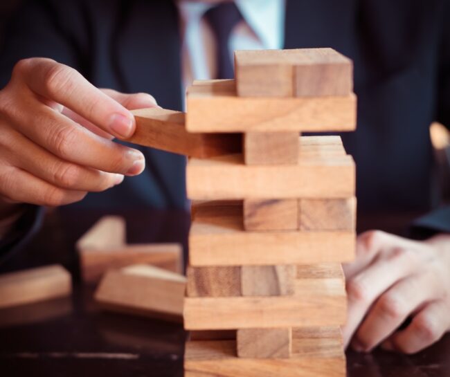 En busca de la administración de riesgo óptima, con la intensa competencia global se está impulsando una rápida transformación corporativa.