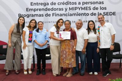 Mara entrega créditos a empresarios