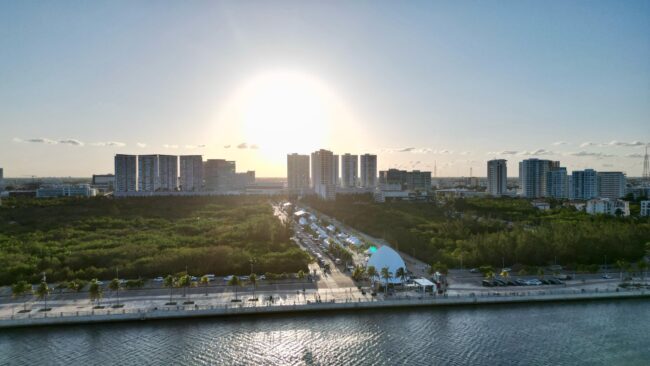 Inaugura Mara Lezama el festival Cancún World Fest Nuuch 2025 en el marco del 55 aniversario de Cancún